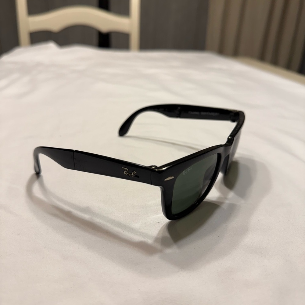 Ray-Ban RB4105 Black Wayfarer Folding Classic Sunglasses Made in Italy